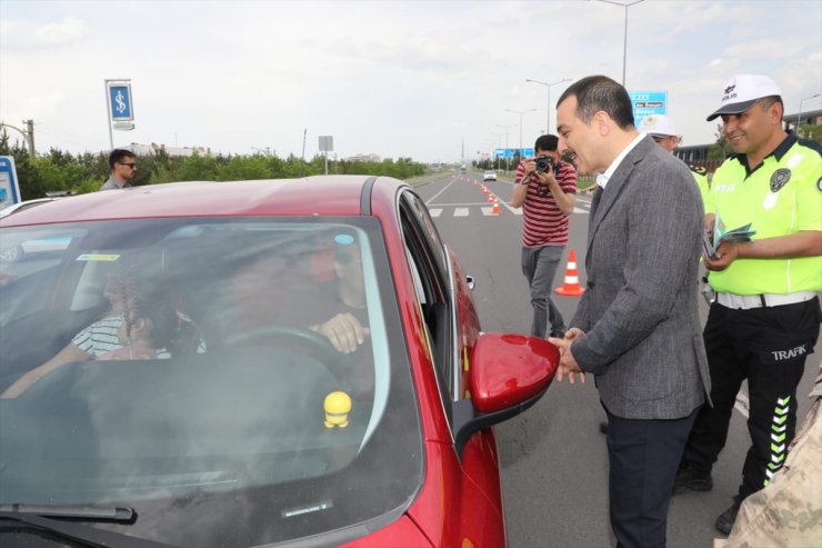 Kars Valisi 'Trafik Denetimi'ne Katıldı