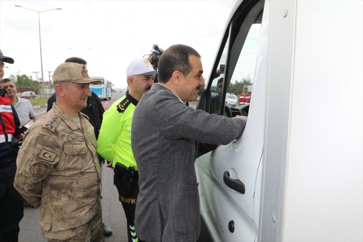 Kars Valisi 'Trafik Denetimi'ne Katıldı