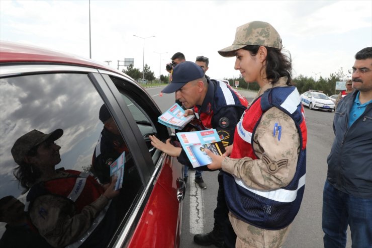 Kars Valisi 'Trafik Denetimi'ne Katıldı