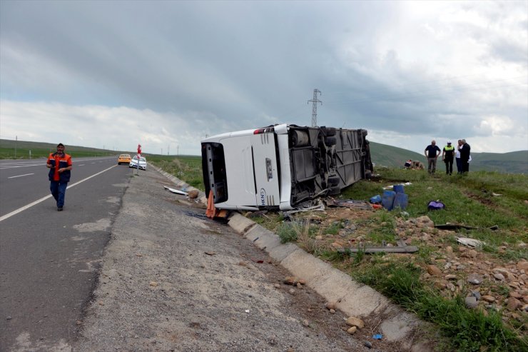 Yolcu Otobüs Devrildi: 6 Yaralı