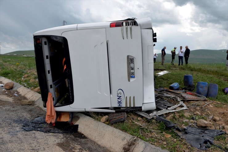 Yolcu Otobüs Devrildi: 6 Yaralı