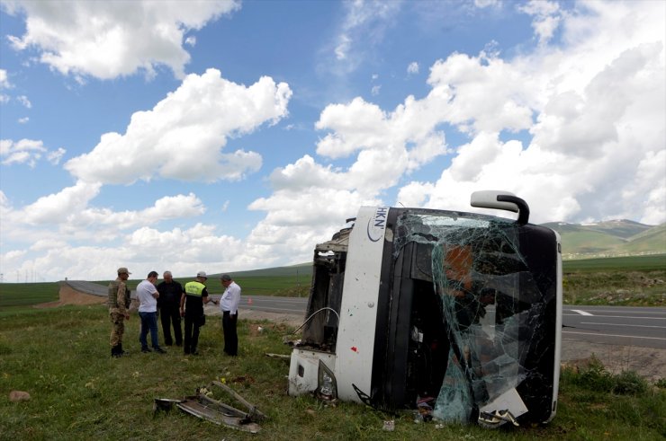 Yolcu Otobüs Devrildi: 6 Yaralı