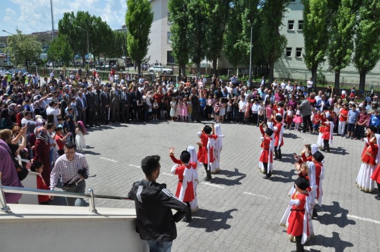 Kars'ta 66 bin Öğrenci Karne Aldı