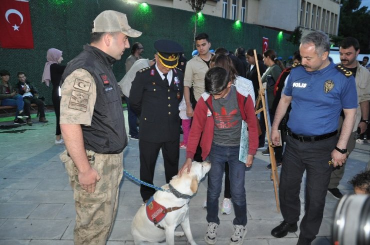 Jandarma’nın ‘Tanıtım Standı’a Yoğun İlgi