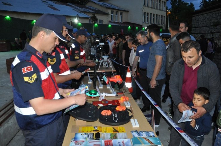 Jandarma’nın ‘Tanıtım Standı’a Yoğun İlgi