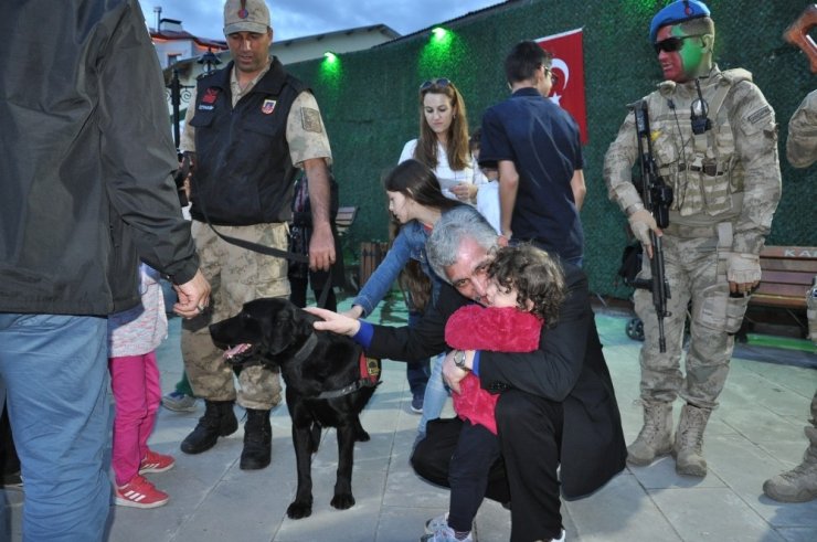 Jandarma’nın ‘Tanıtım Standı’a Yoğun İlgi