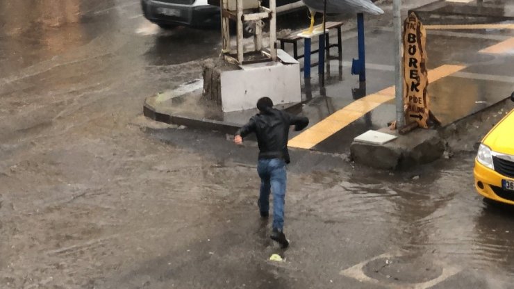 Kars’ta Sağanak Yağmur Etkili Oldu