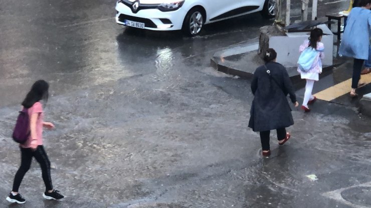 Kars’ta Sağanak Yağmur Etkili Oldu