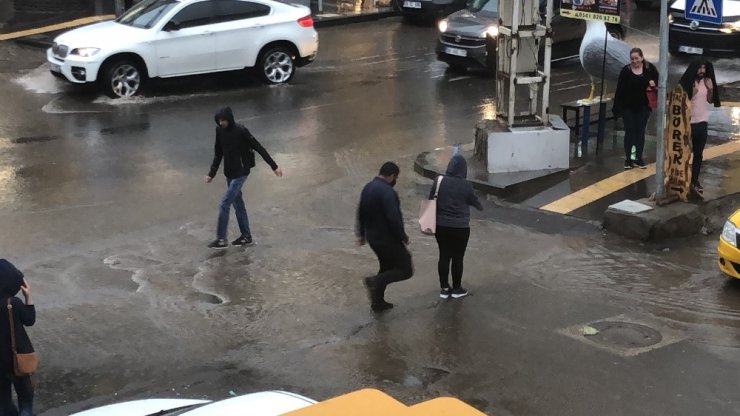 Kars’ta Sağanak Yağmur Etkili Oldu