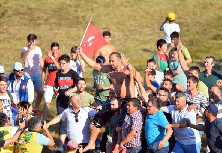 Ali Gürbüz Altın Kemeri Taktı