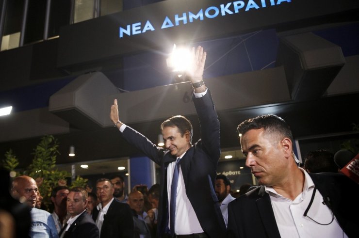 Yunanistan’daki Seçimin Galibi Miçotakis