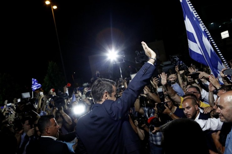 Yunanistan’daki Seçimin Galibi Miçotakis