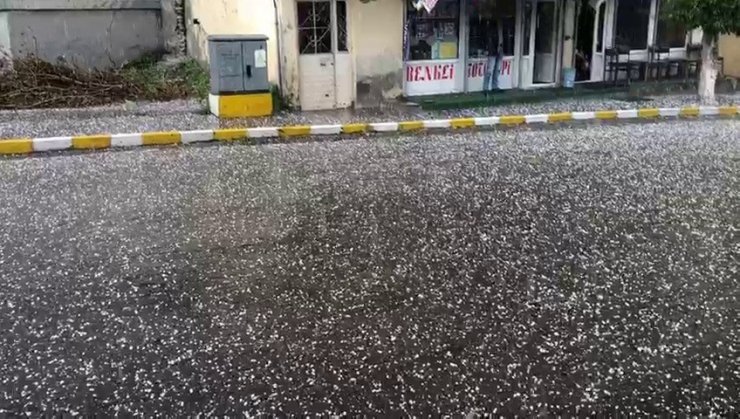 Ardahan’da Dolu Yağışı Etkili Oldu