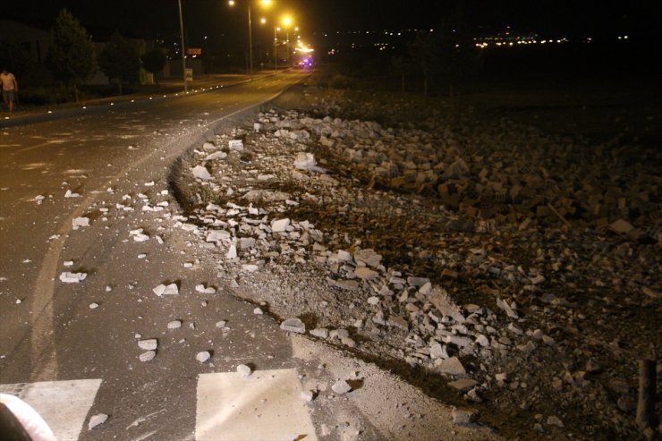 Freni Boşalan Tır Güçlükle Durdu