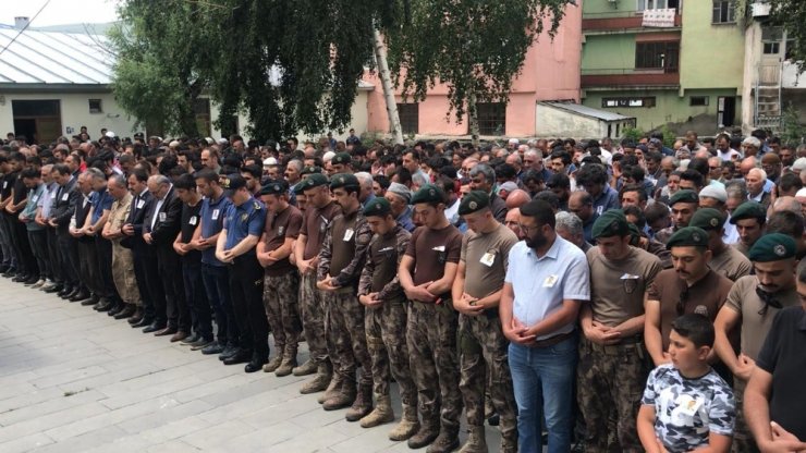 Yaşamını Yitiren Polis Memuru Toprağa Verildi