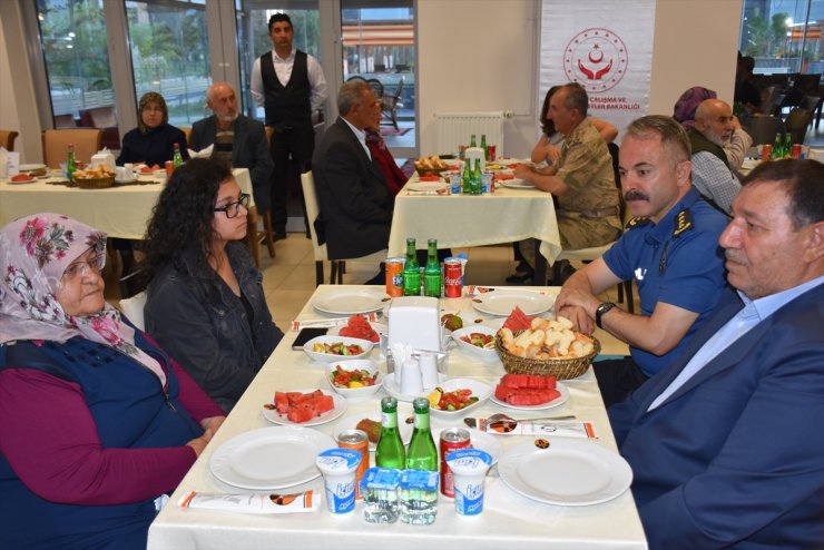 'Şehit Aileleri ve Gaziler' Onuruna Yemek