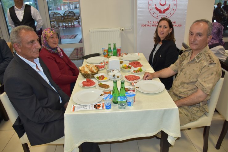 'Şehit Aileleri ve Gaziler' Onuruna Yemek