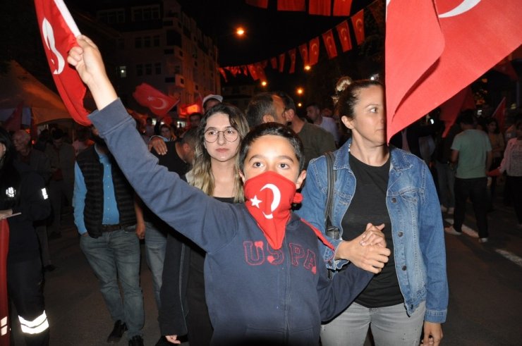 Karslılar 15 Temmuz’un 3. Yıl Dönümünde Sokaklara Döküldü