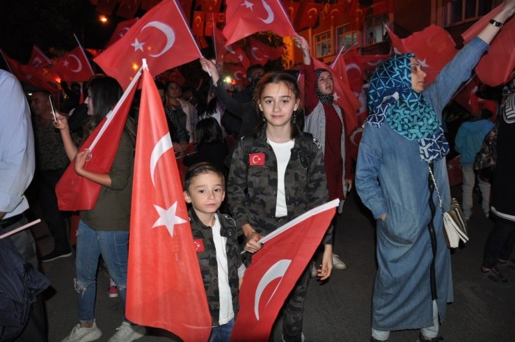 Karslılar 15 Temmuz’un 3. Yıl Dönümünde Sokaklara Döküldü