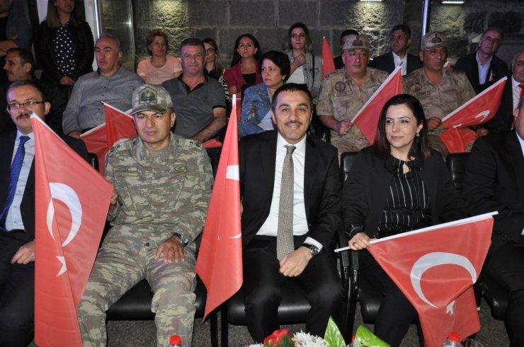 Karslılar 15 Temmuz’un 3. Yıl Dönümünde Sokaklara Döküldü