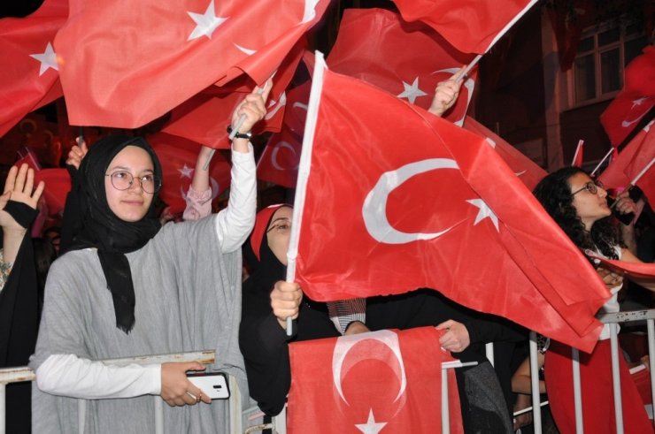Karslılar 15 Temmuz’un 3. Yıl Dönümünde Sokaklara Döküldü