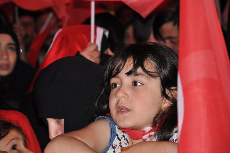Karslılar 15 Temmuz’un 3. Yıl Dönümünde Sokaklara Döküldü