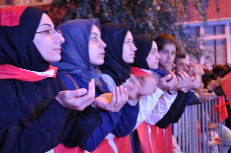 Karslılar 15 Temmuz’un 3. Yıl Dönümünde Sokaklara Döküldü