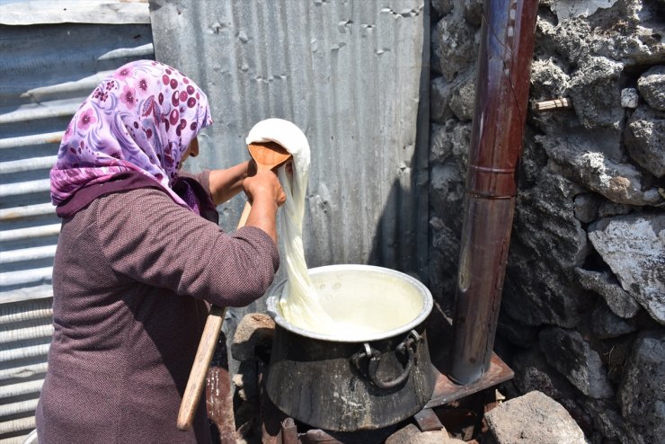 Kars'ın Yaylalarından 'Çeçil Peyniri'