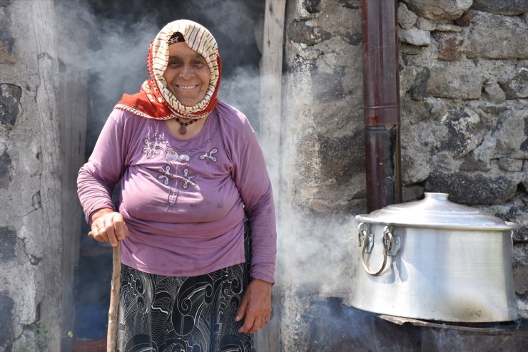 Kars'ın Yaylalarından 'Çeçil Peyniri'