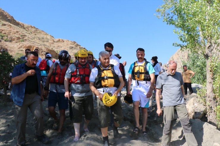 Binali Yıldırım Erzincan'da Rafting Yaptı