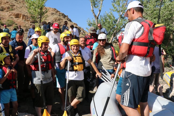 Binali Yıldırım Erzincan'da Rafting Yaptı