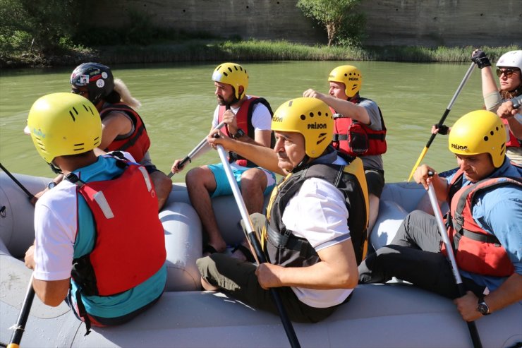 Binali Yıldırım Erzincan'da Rafting Yaptı