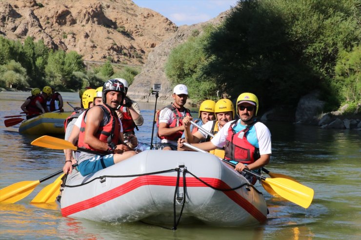 Binali Yıldırım Erzincan'da Rafting Yaptı