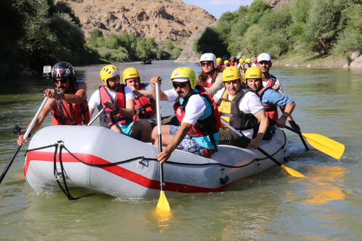 Binali Yıldırım Erzincan'da Rafting Yaptı