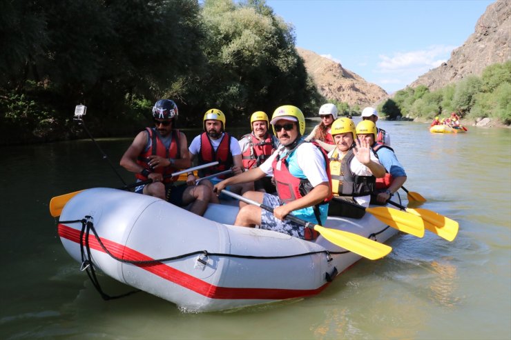 Binali Yıldırım Erzincan'da Rafting Yaptı