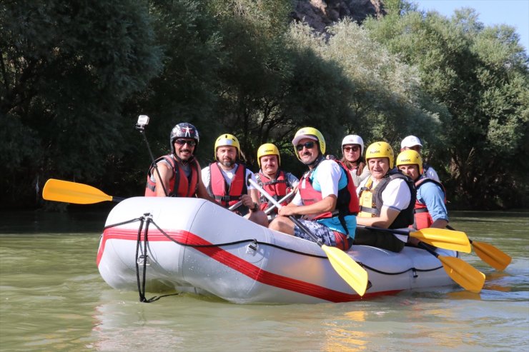 Binali Yıldırım Erzincan'da Rafting Yaptı