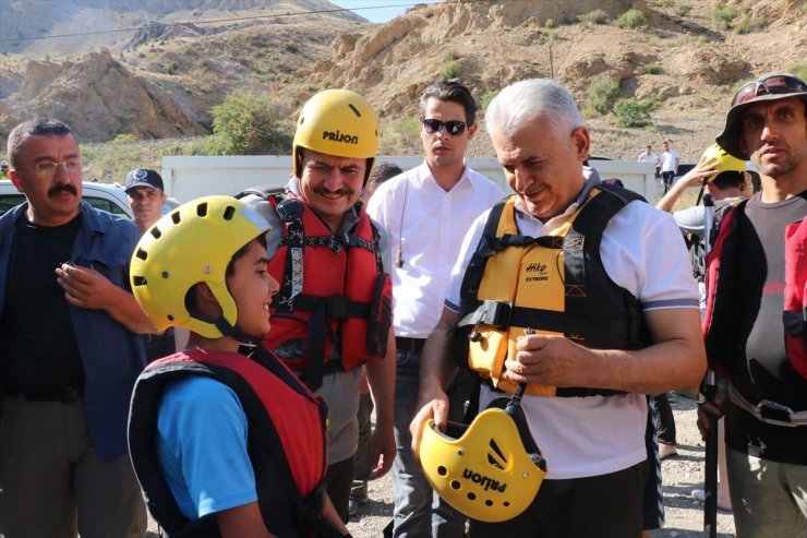Binali Yıldırım Erzincan'da Rafting Yaptı