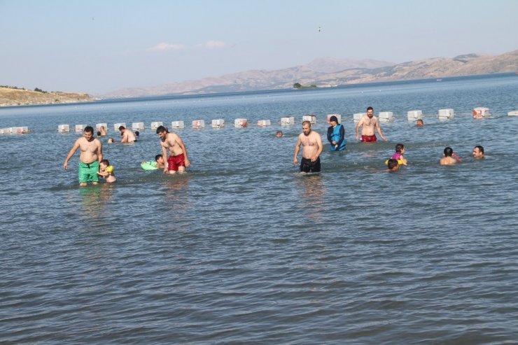 Hazar, Akdeniz ve Ege Sahillerini Aratmıyor