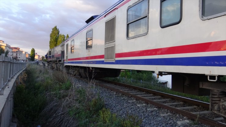 13 Yaşındaki Çocuğa Tren çarptı