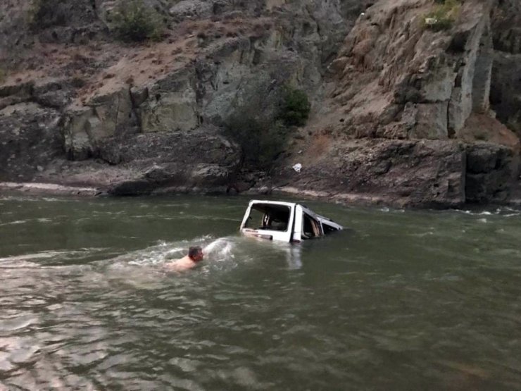 Otomobil Çoruh Nehri’ne Uçtu: 1 Ölü