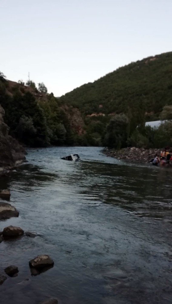 Otomobil Çoruh Nehri’ne Uçtu: 1 Ölü