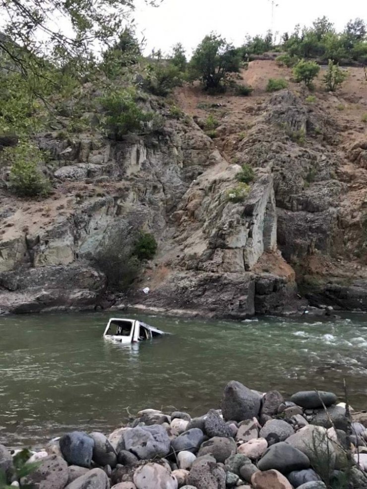 Otomobil Çoruh Nehri’ne Uçtu: 1 Ölü