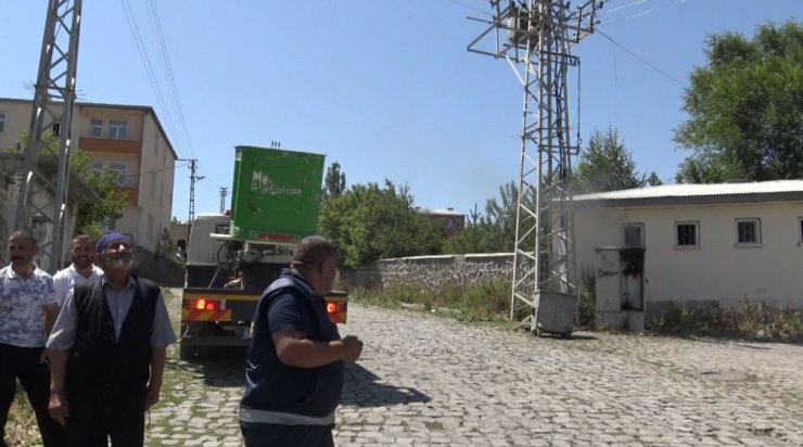 Elektrik Teline Atılan Ayakkabı Trafoyu Yaktı