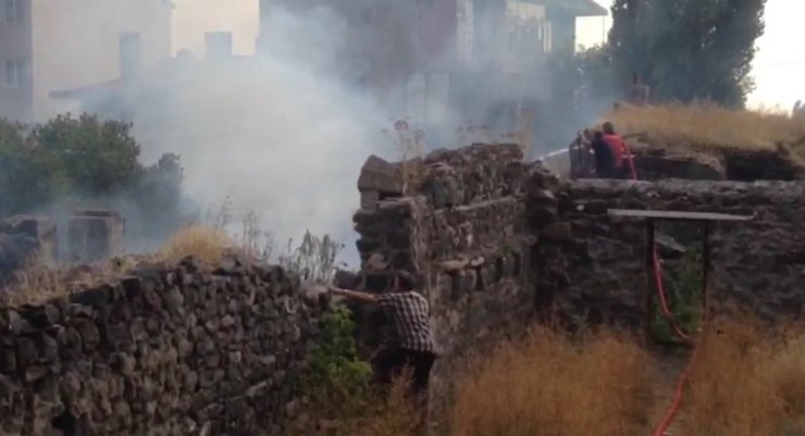 Kars’ta 'Harabe Bina'da Yangın Çıktı