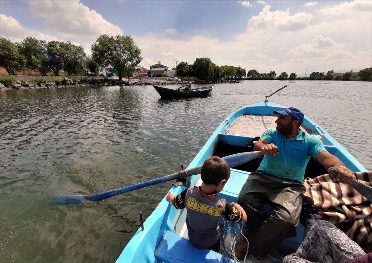 Denizsiz Kentlerin Balıkçıları Av Mesaisinde