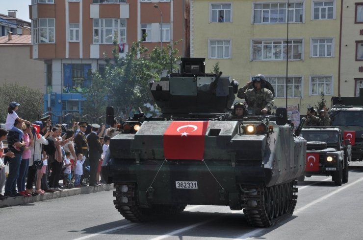 Kars’ta 'Zafer Bayramı' Kutlamaları