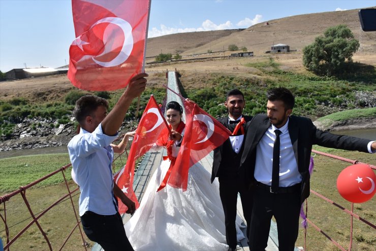 Asma Köprüde Düğün Yaptılar