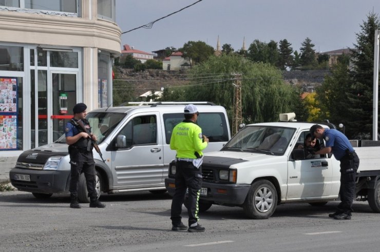 Kars’ta Trafik ve Asayiş Uygulamaları