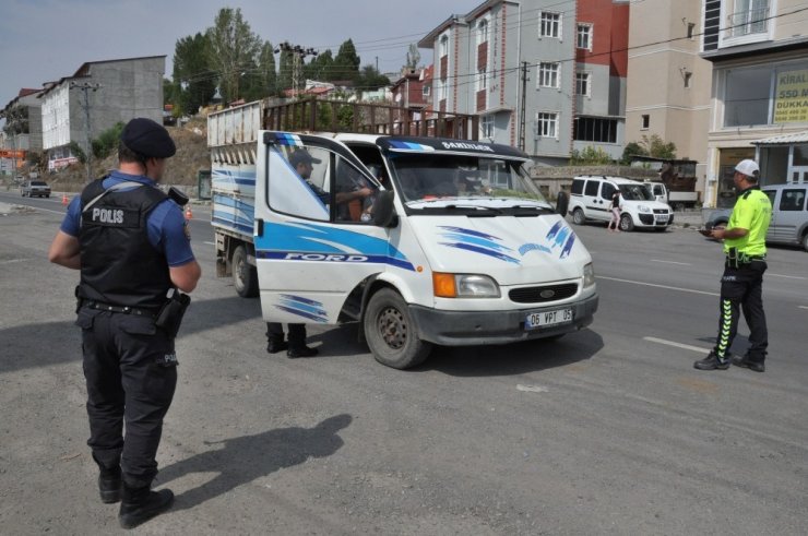 Kars’ta Trafik ve Asayiş Uygulamaları
