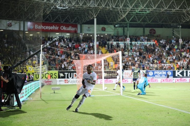 Fenerbahçe'ye Alanya'dan Darbe